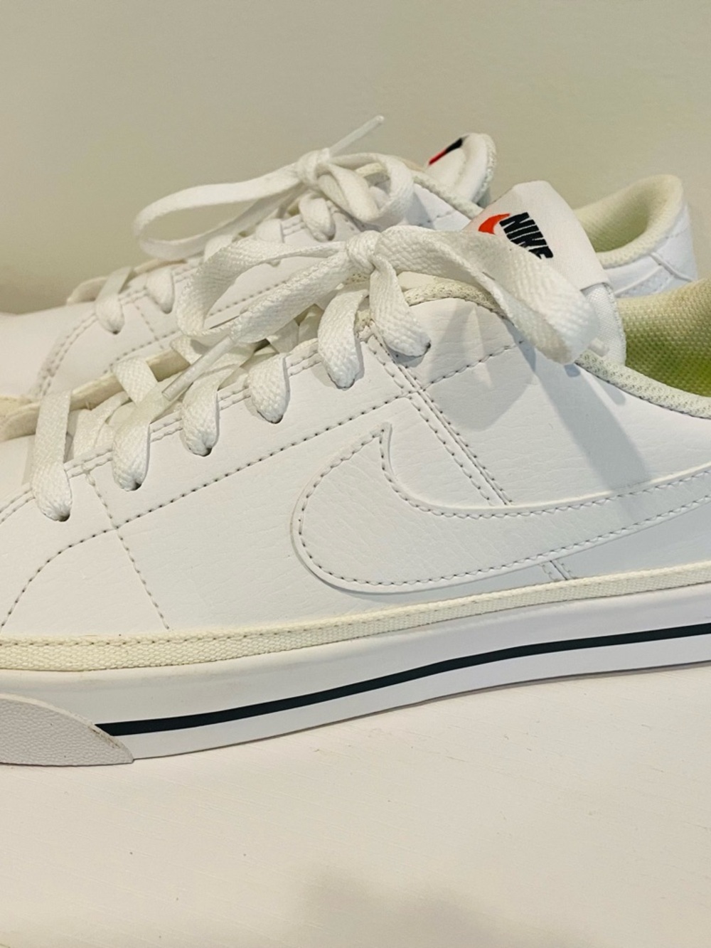 Nike White Leather Low-Top Sneakers. W- size 9.5